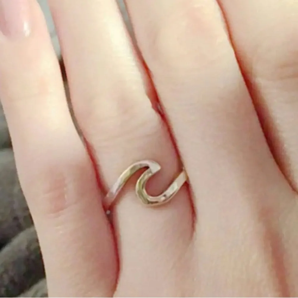 - Simple Wavy Copper Ring - Picture 3 of 3